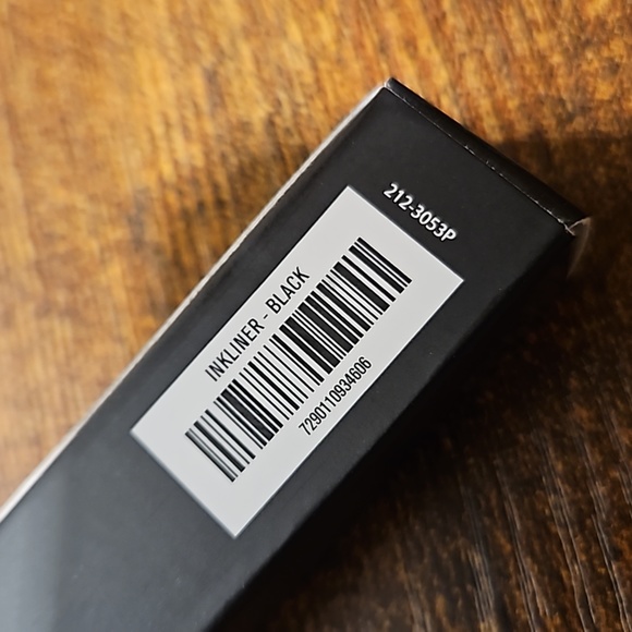 IL MAKIAGE Waterproof Silky Matte Inkliner Black Eyeliner 0.04 oz NEW - Picture 3 of 5